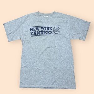 Vintage New York Yankees Y2K T Shirt Majestic Men’s Large Gray Vtg 2000s